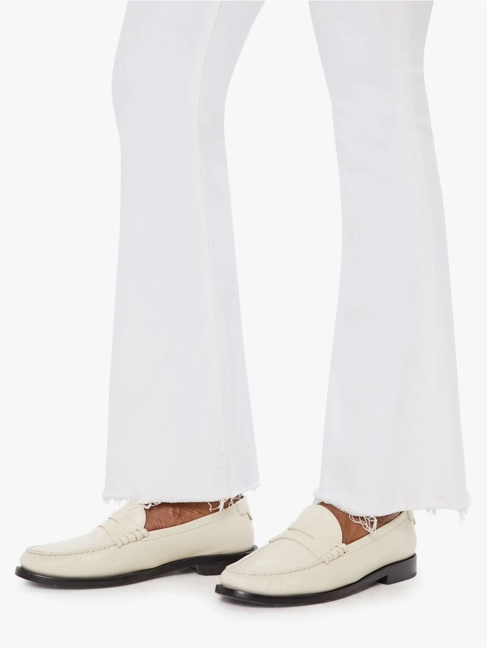 MOTHER The Weekender Fray White Mid Rise Flare Jeans Fairest Of Them All Size 28 - Picture 3 of 12